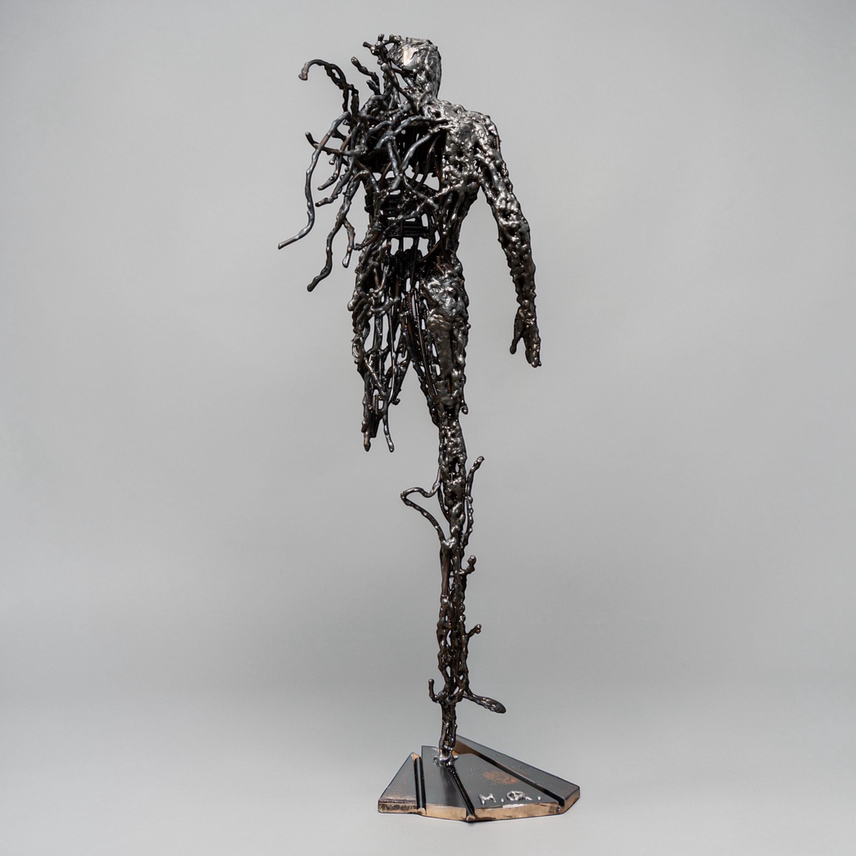 Echo – Escultura Figurativa Humana en Acero Hecha a Mano
