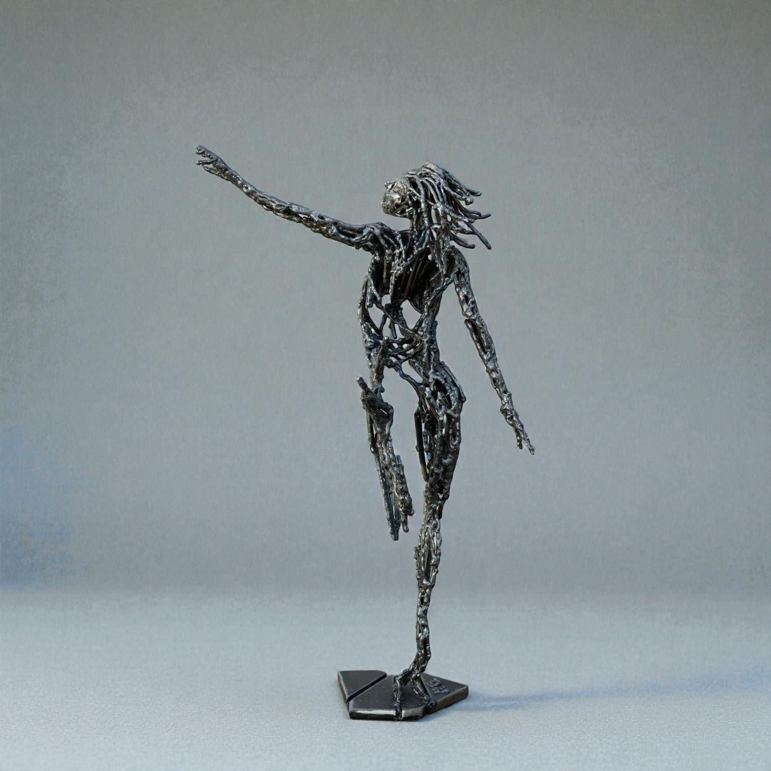 Syren – Escultura hecha a mano de figura humana de acero