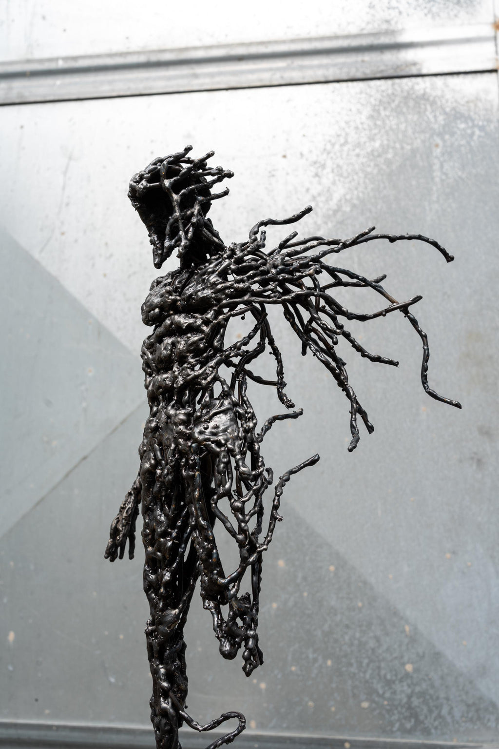 Echo – Escultura Figurativa Humana en Acero Hecha a Mano