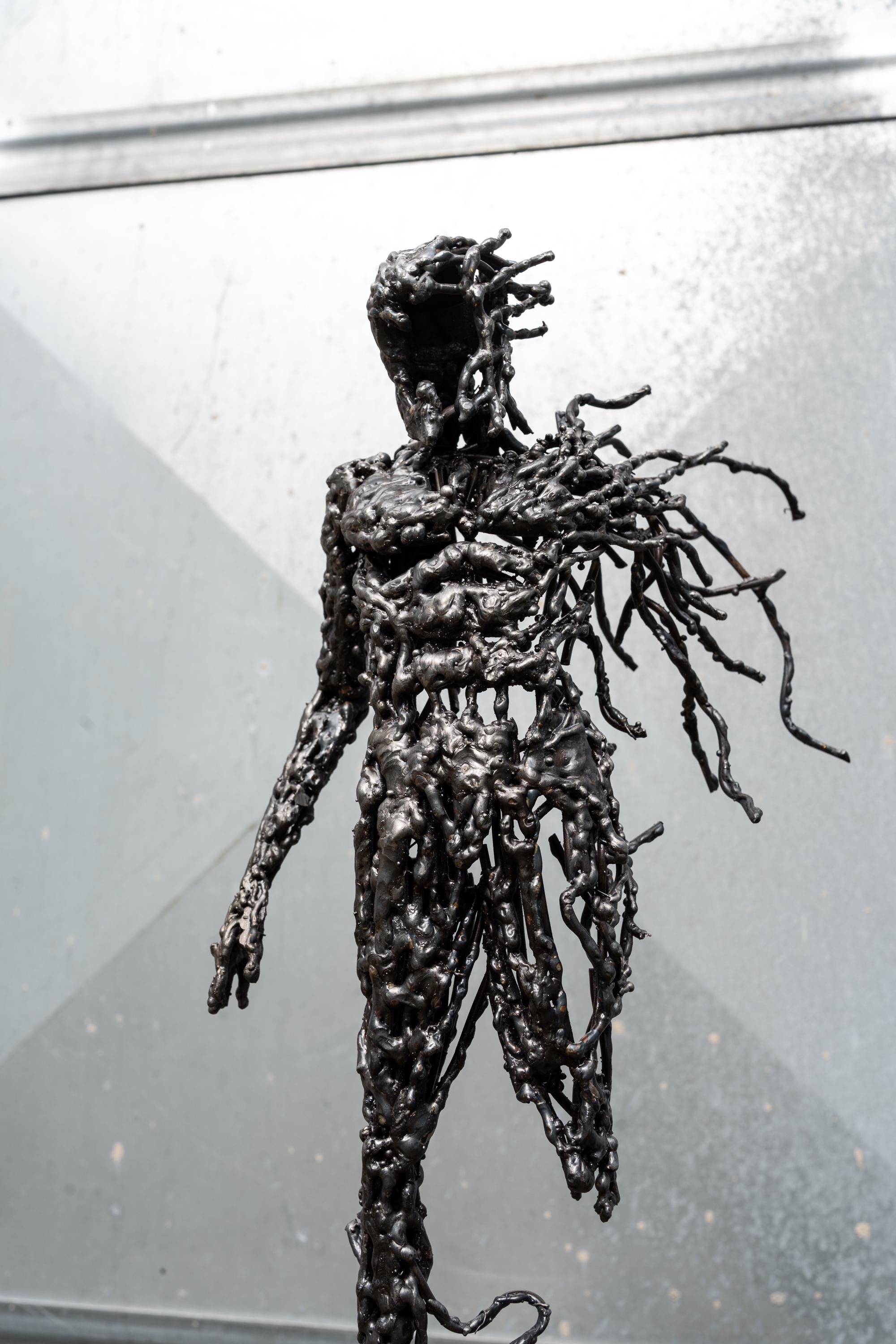 Echo – Escultura Figurativa Humana en Acero Hecha a Mano