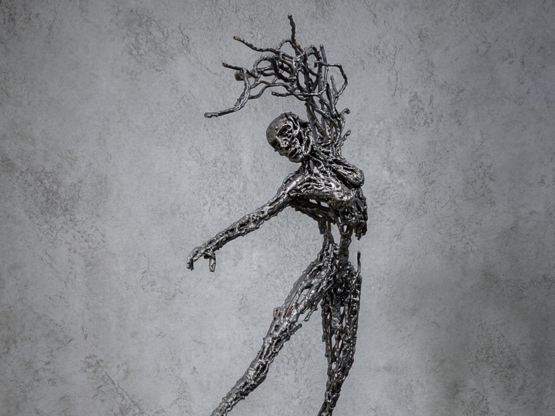 Lys – Handmade Steel Human Figure Sculpture