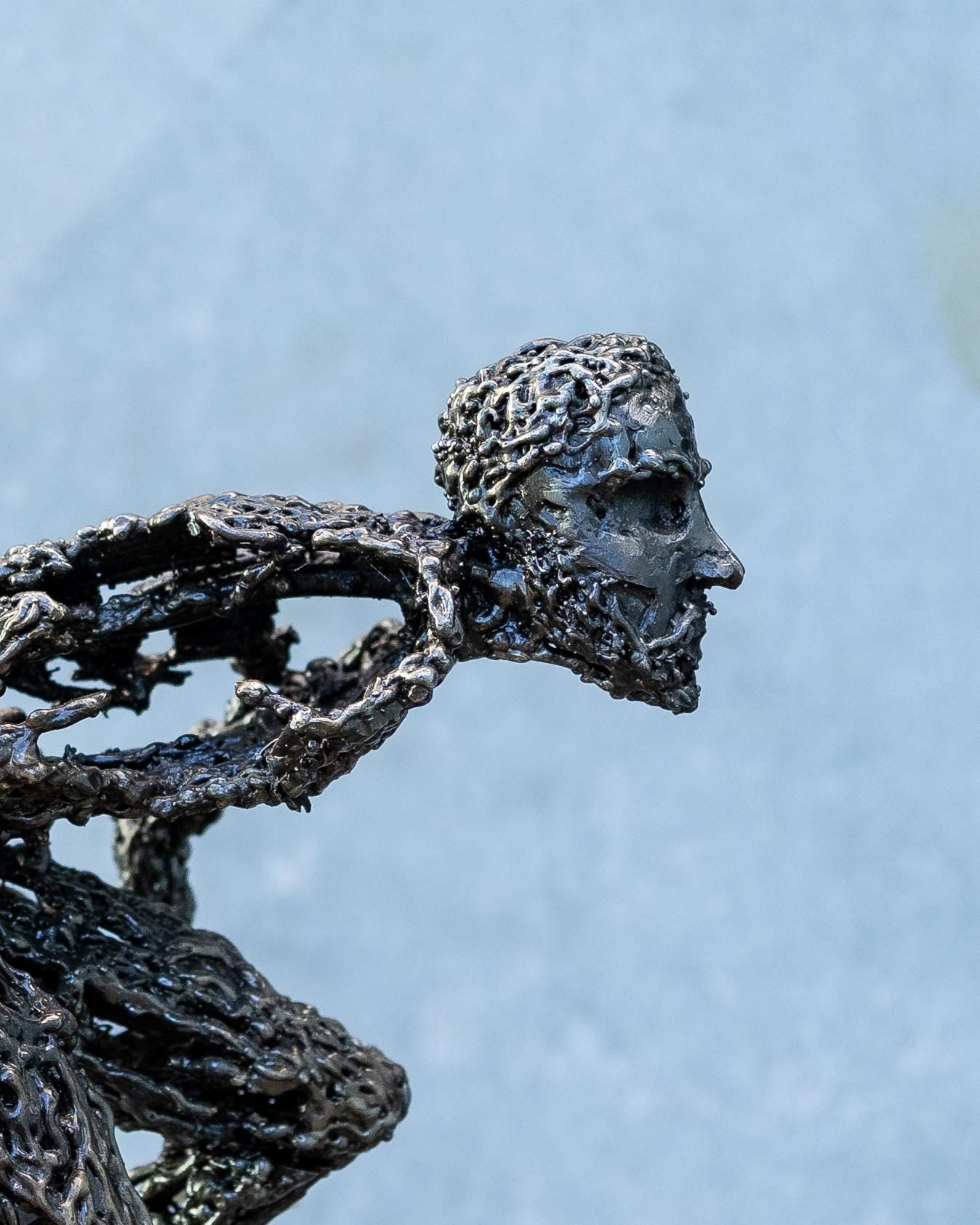 Silencio Oblicuo – Escultura Abstracta de Acero Hecha a Mano