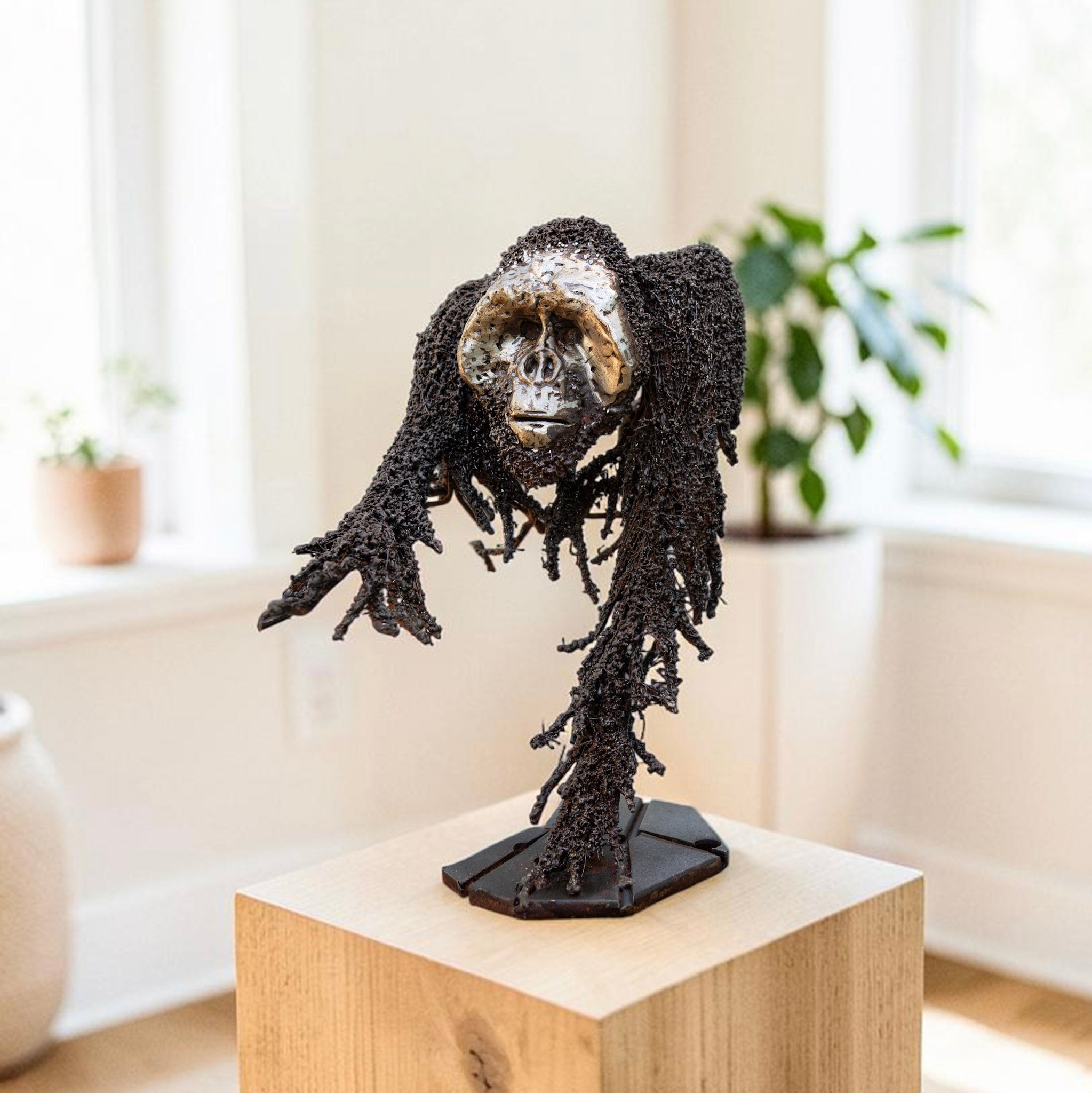 Primal – Escultura de orangután en acero hecha a mano