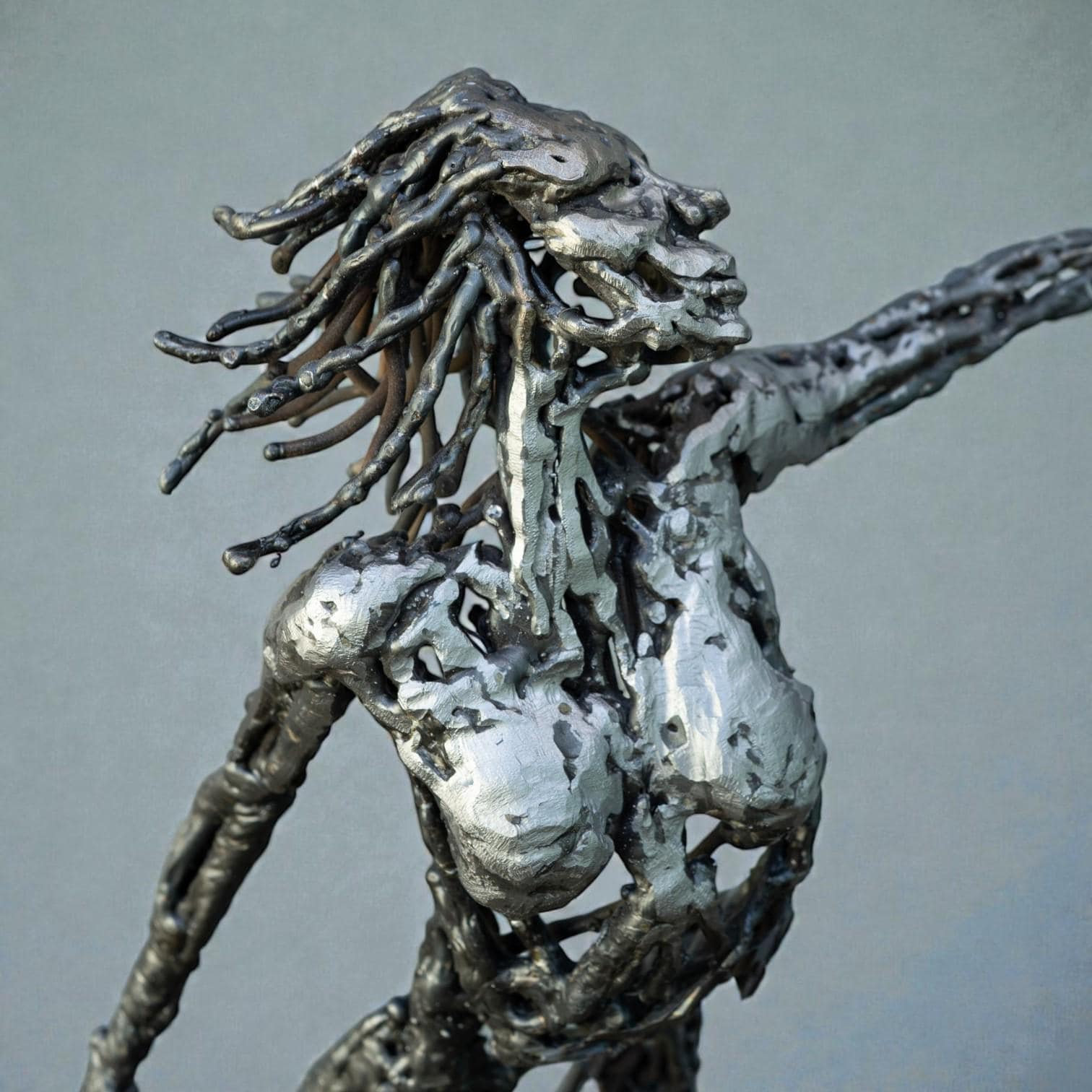 Syren – Escultura hecha a mano de figura humana de acero