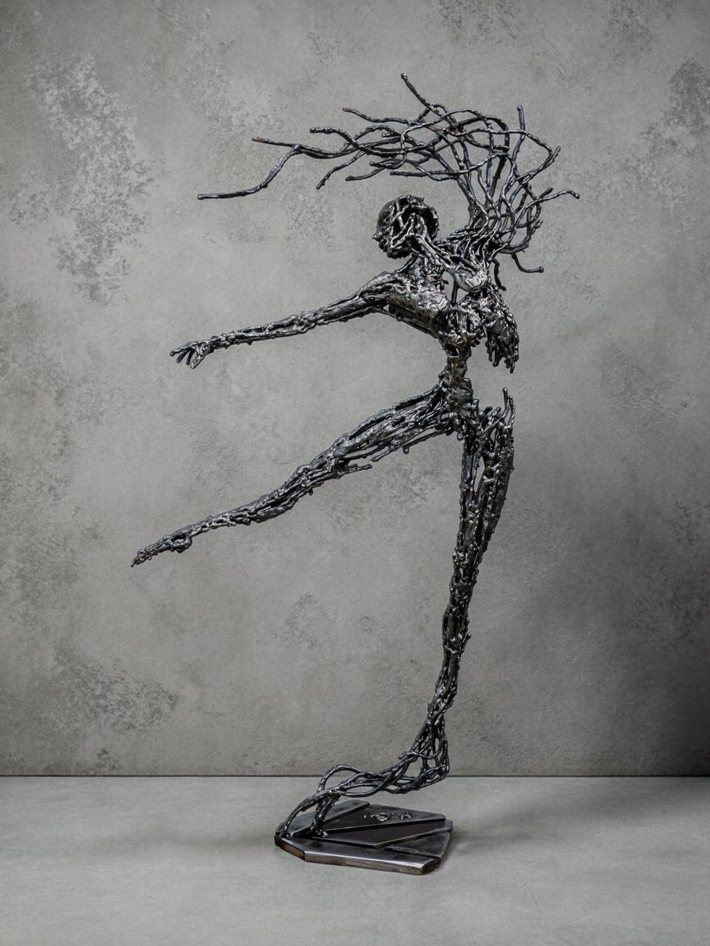 Lys – Handmade Steel Human Figure Sculpture