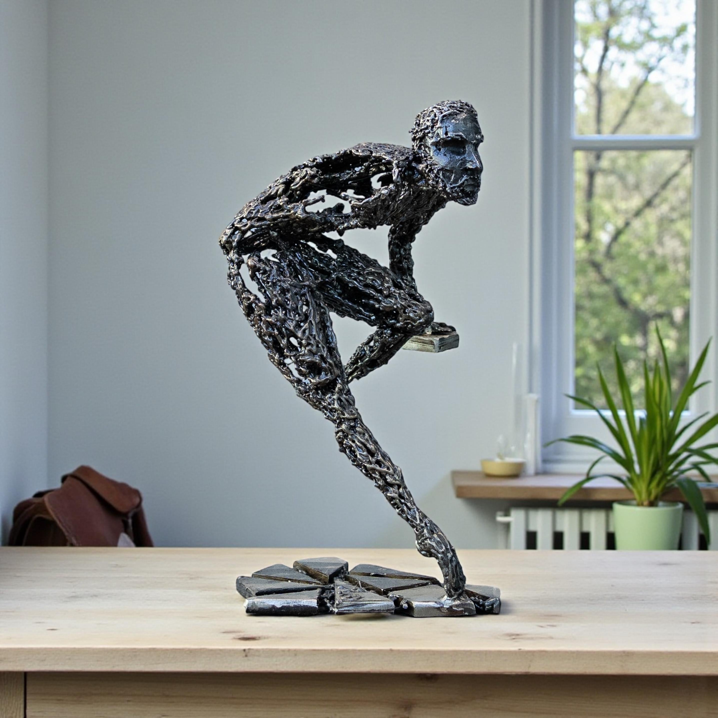 Silencio Oblicuo – Escultura Abstracta de Acero Hecha a Mano