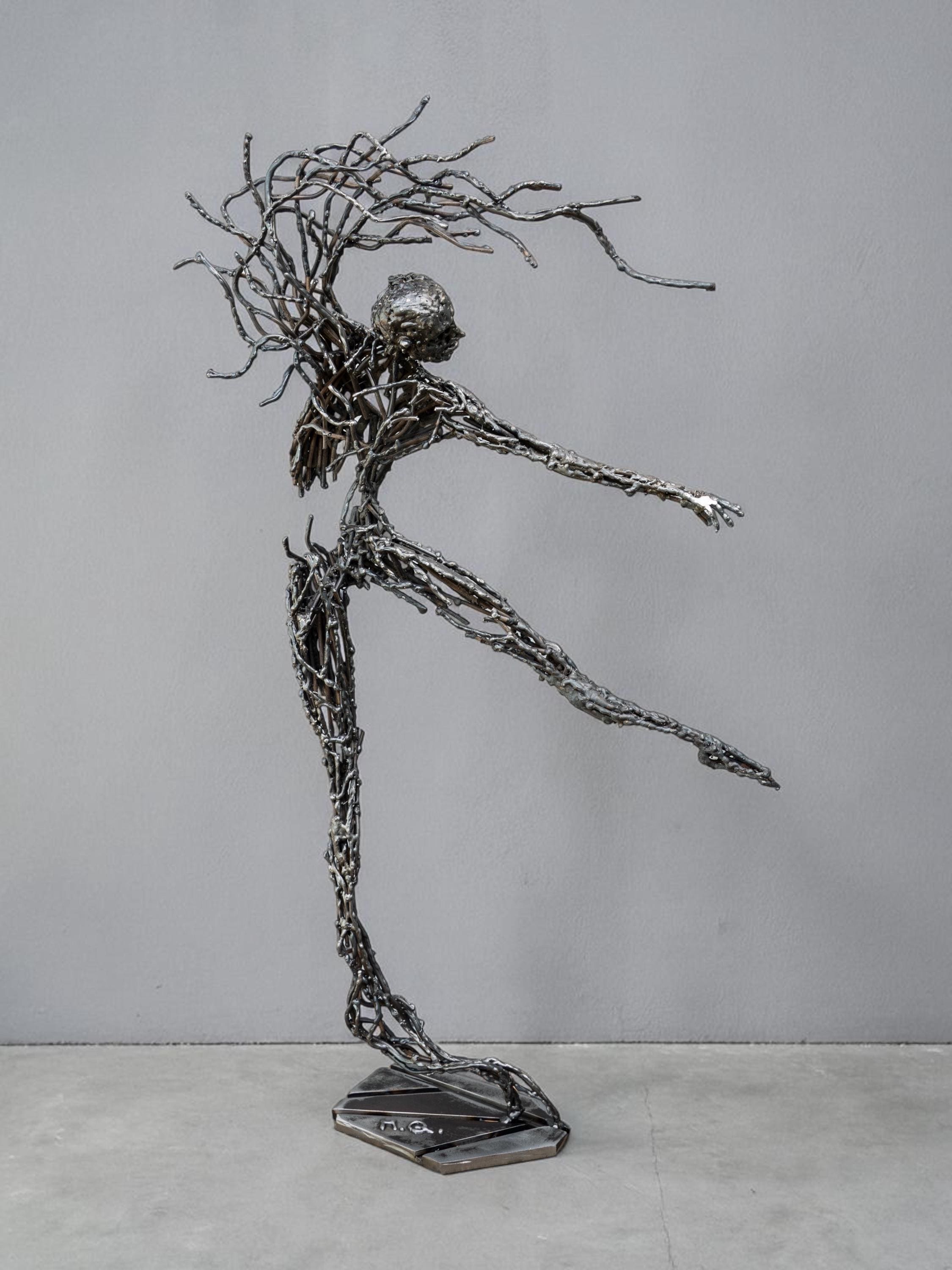 Lys – Handmade Steel Human Figure Sculpture
