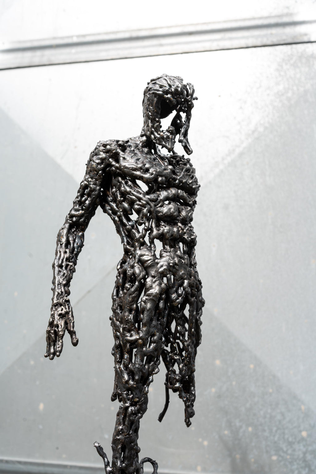 Echo – Escultura Figurativa Humana en Acero Hecha a Mano