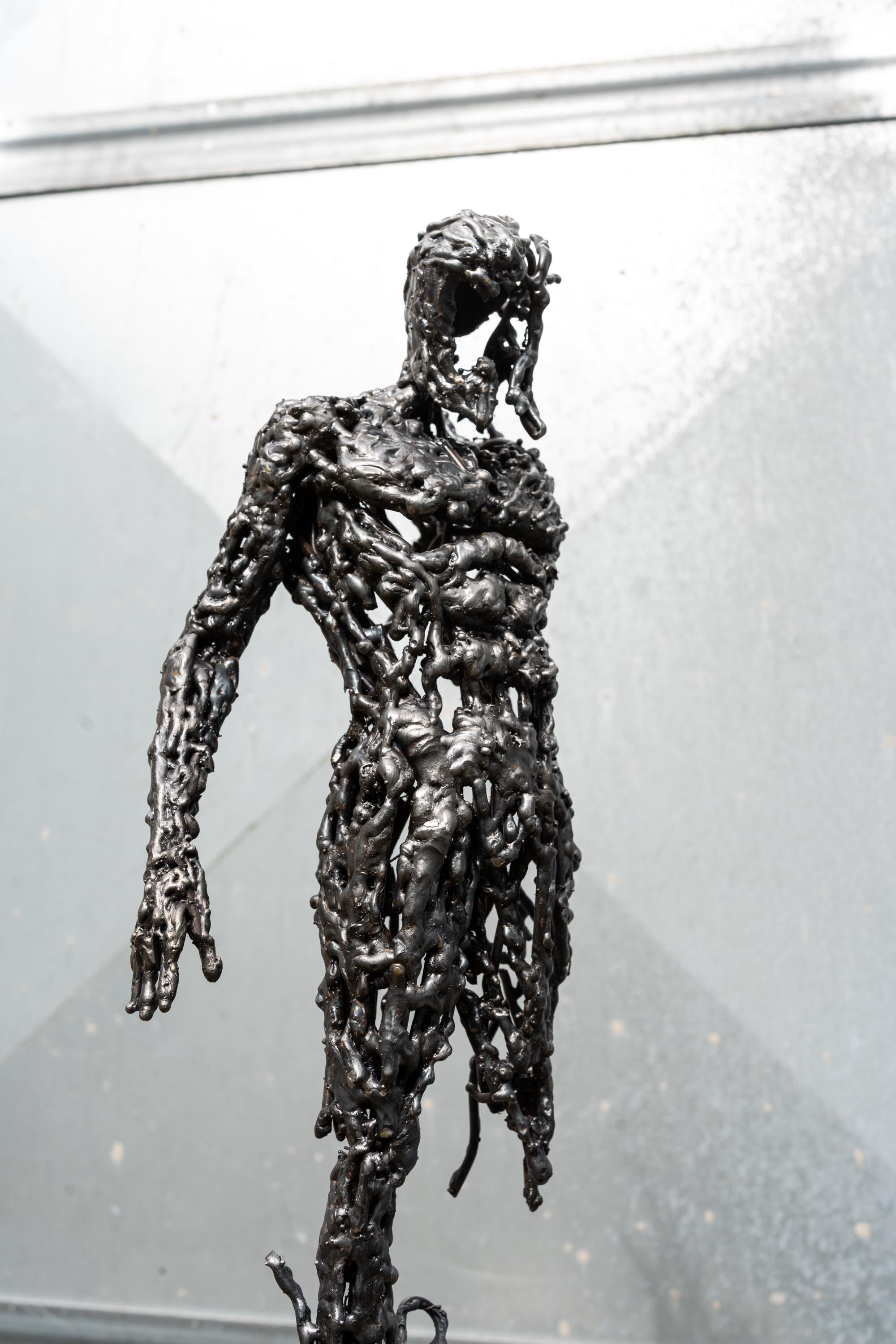 Echo – Escultura Figurativa Humana en Acero Hecha a Mano